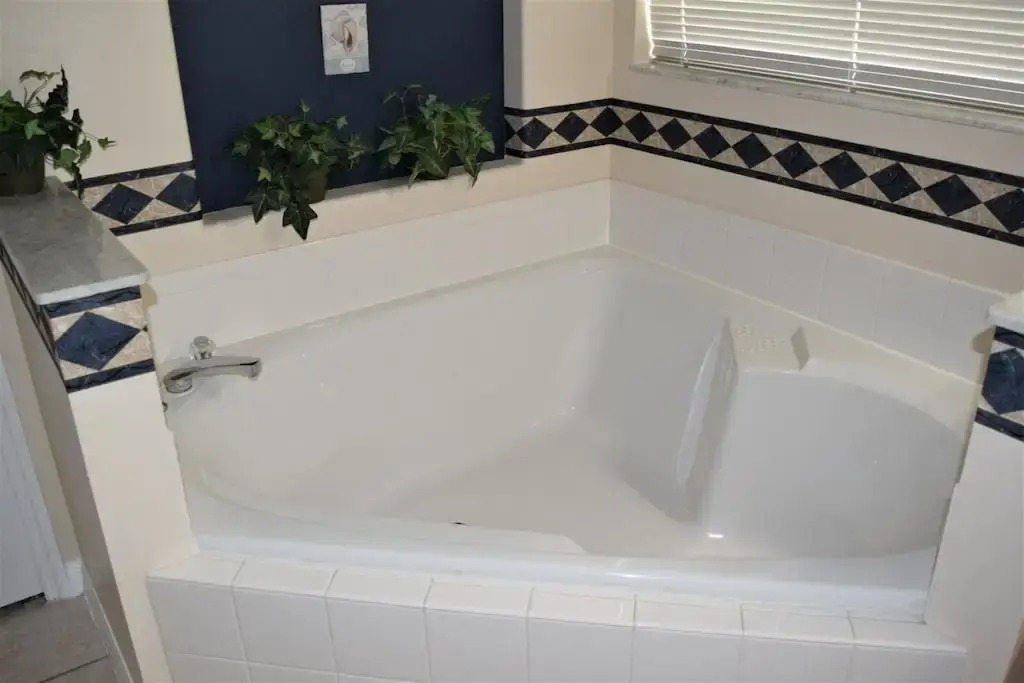 Beautiful 4 bedroom Pool Home by Disney