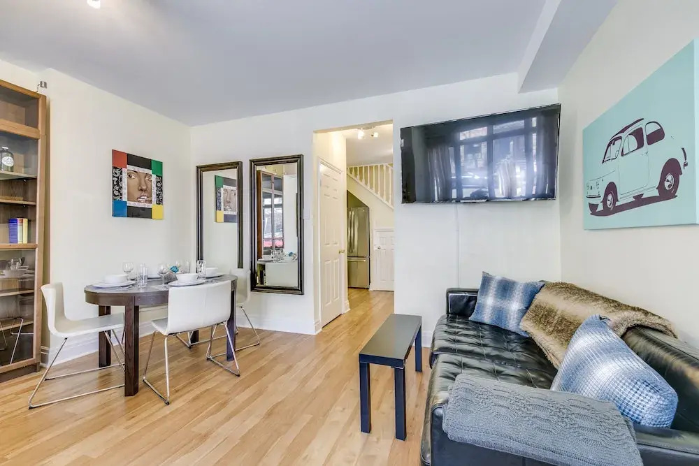 Newly Decorated 2BR Yorkville Home