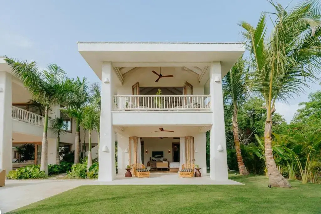 Unique mediterranean-style villa with golf and lake view in luxury beach resort