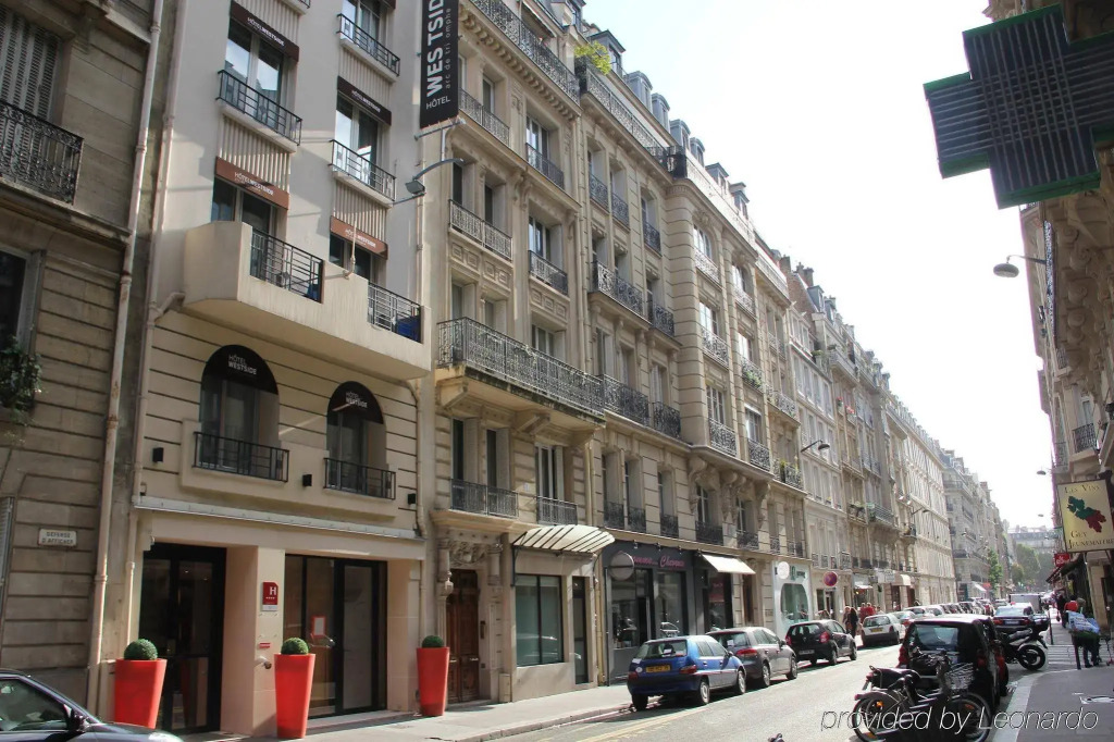 Westside Arc de Triomphe Hotel