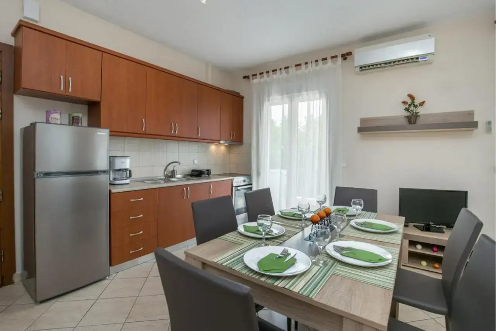 Mantos Apartment