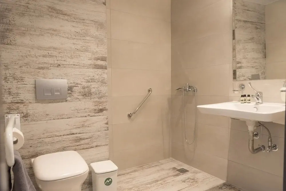 Elizabeth Queen Luxury Rooms