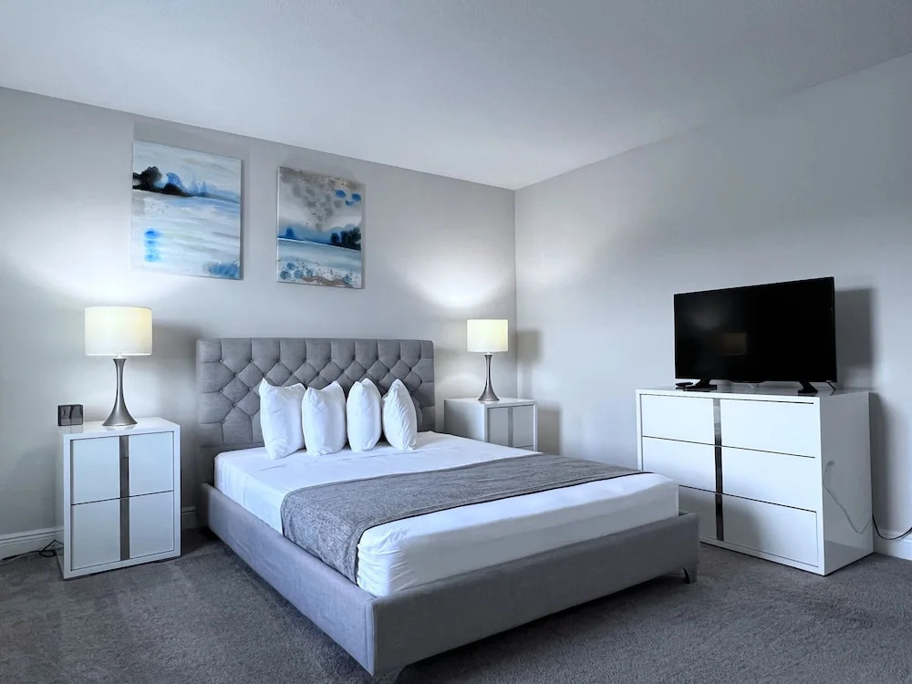 Balmoral Resort-140aa 5 Bedroom Home by RedAwning