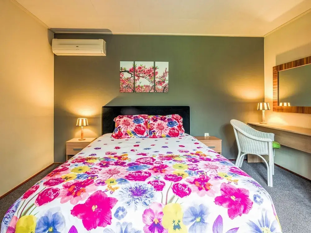 Sun Kissed Bungalow in Uden with Sauna, Hot Tub, Terrace