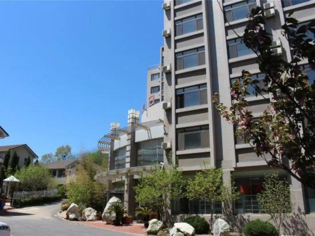 Yikang Sakura Inn