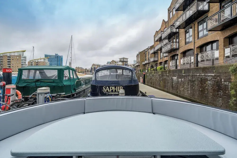 Elegant houseboat near Canary Wharf