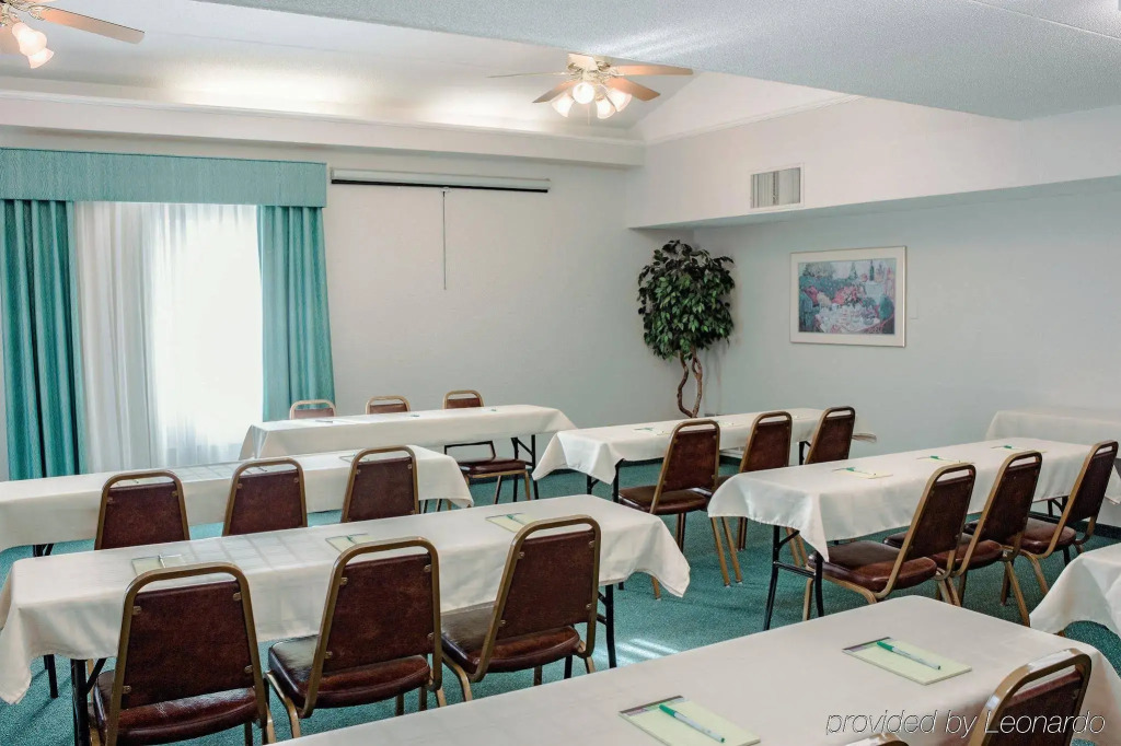Motel 6-Hazelwood, MO
