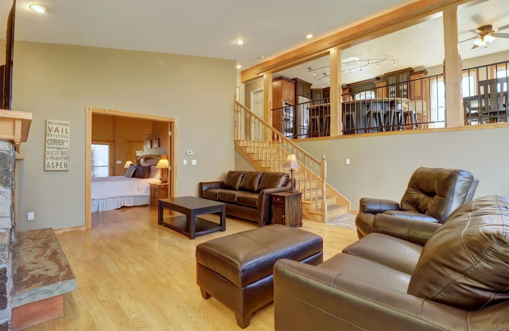 334 Willow Lake Ct. 4br W/loft 3ba 4 Bedroom Townhouse