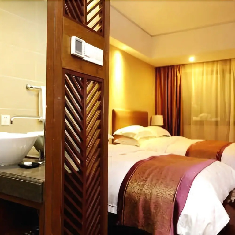 Goldenplam Hotel