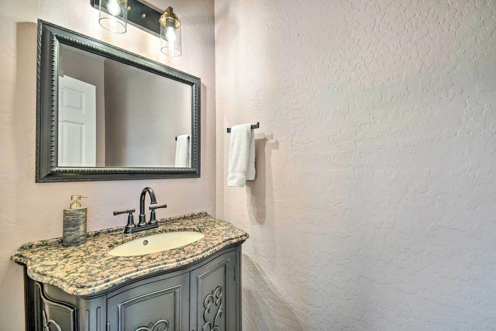 Pool, Spa & Putting Green: Fountain Hills Home!