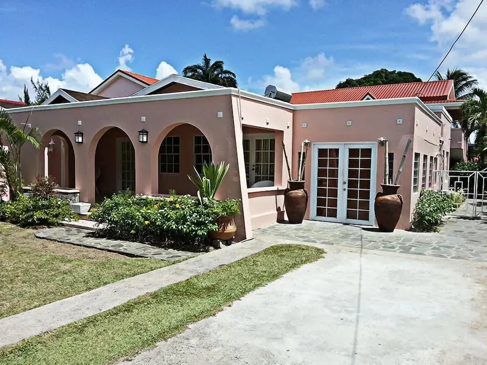 Tuxedo Villas