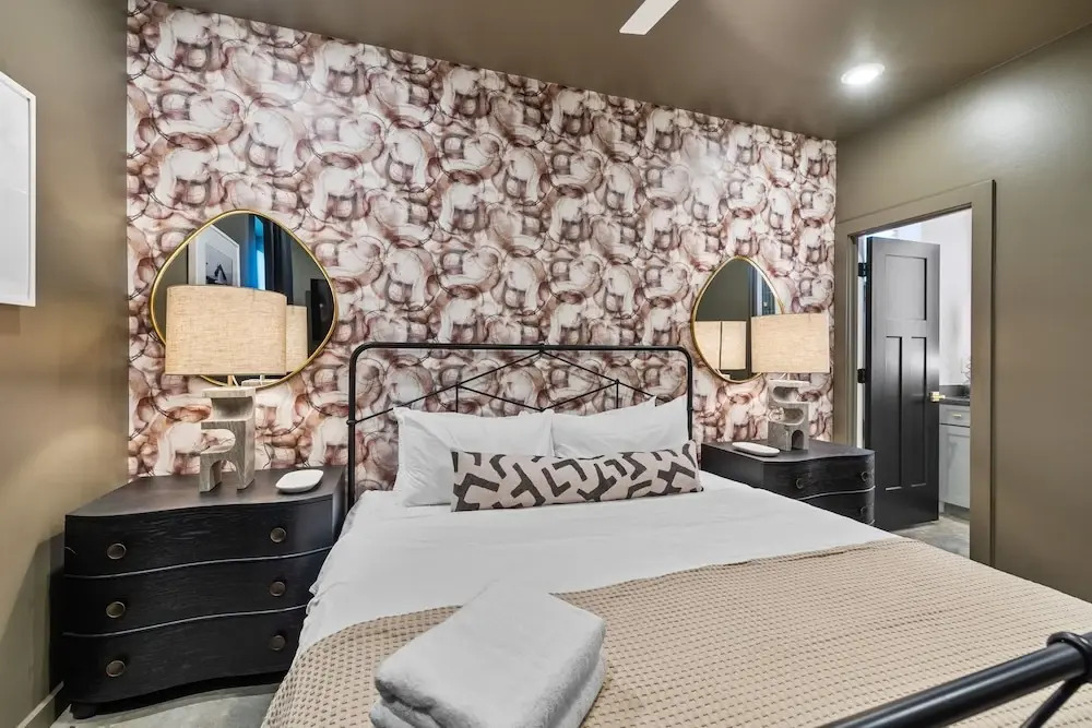 Modern Cowboy - Private Balcony - Mins To Broadway