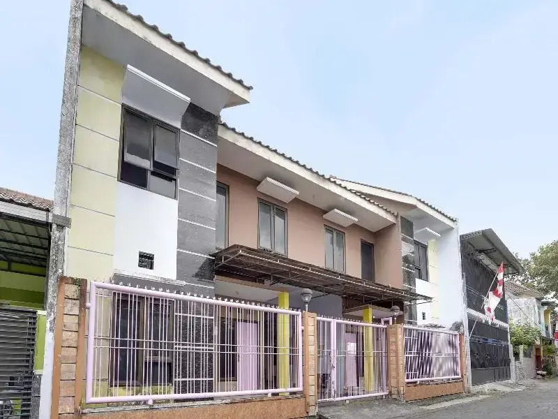 Spot On 91626 Rr Kost Putri Syariah