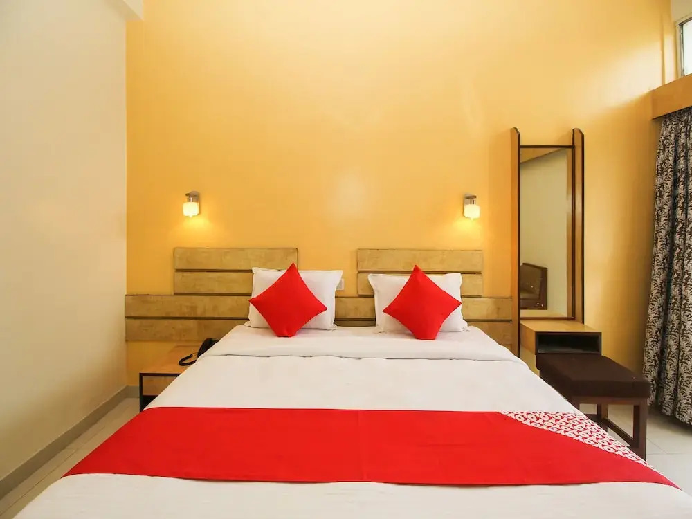 OYO 15198 Hotel Ranjeet