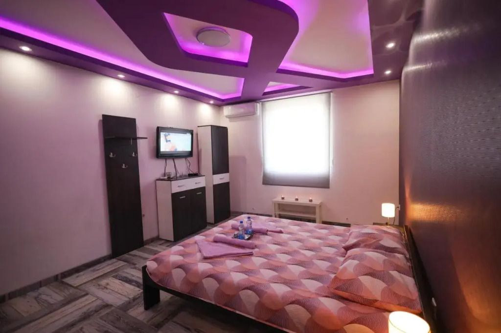 Golden Lux Apartments and Rooms