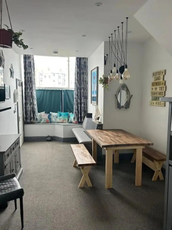 Apartment Sleeps 6 With Hot Tub