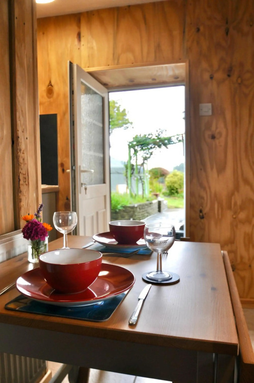 Luxurious underfloor heated Yurt with Hot tub