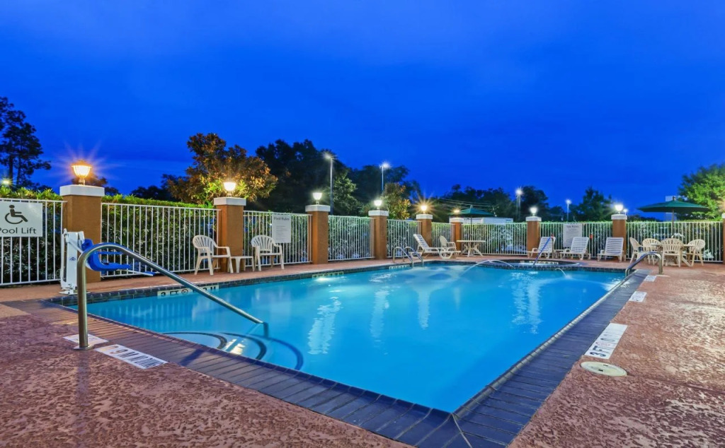 Holiday Inn Express Hotel & Suites Beaumont Northwest by IHG
