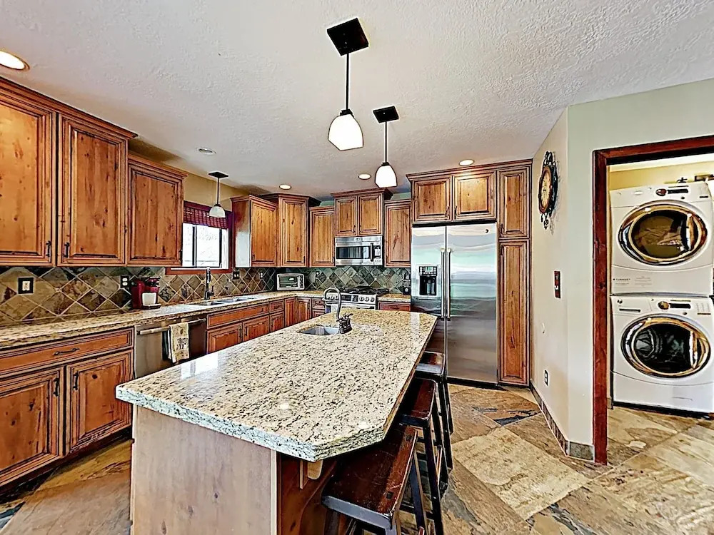 New Listing! Alpine Gem W/ Hot Tub, Near Lift 3 Bedroom Condo