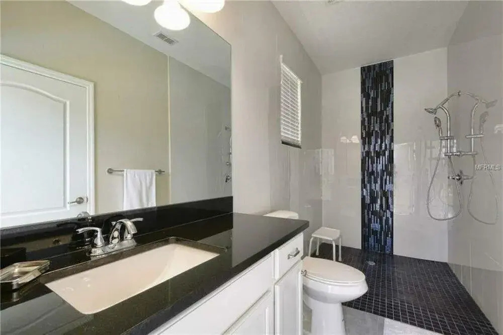 Amazing Home With Pool 8950