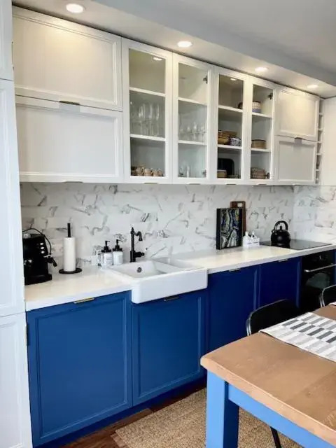 Executive 2 Bedroom Apartment + Parking