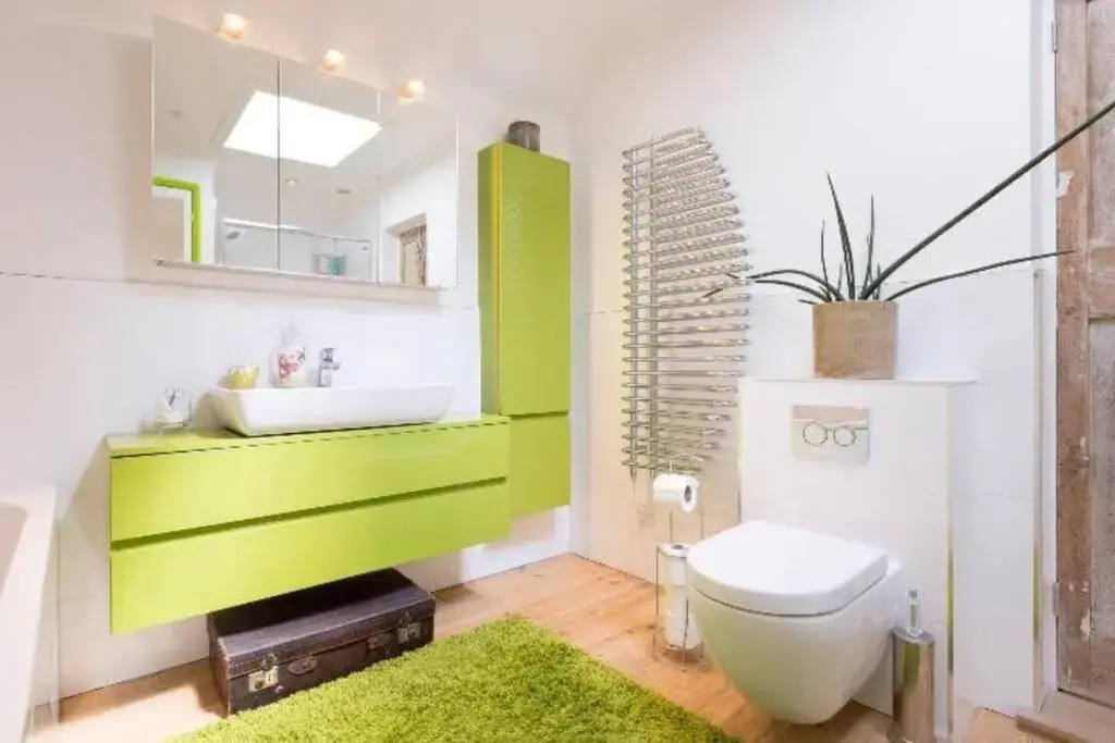 6 bedrooms beautiful home 3 bathrooms, quiet location with garden near Legoland Windsor Heathrow