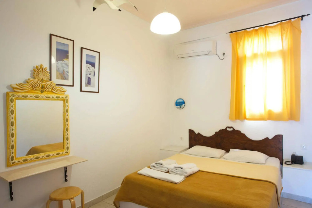 Birds Villa Apartments with Heated Pool - Including Car and Breakfast