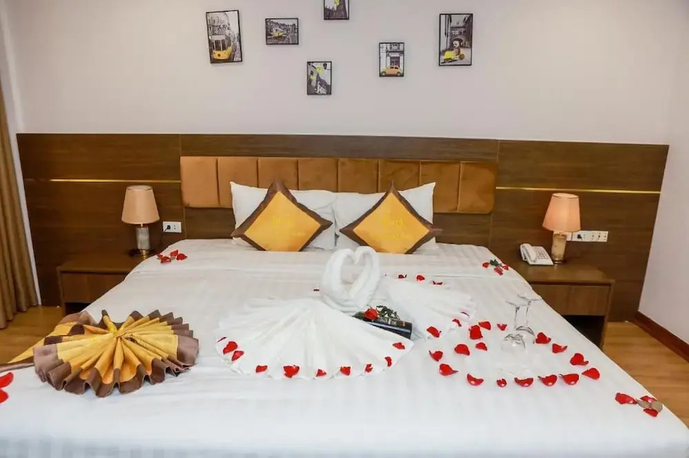 H&T Luxury Hotel