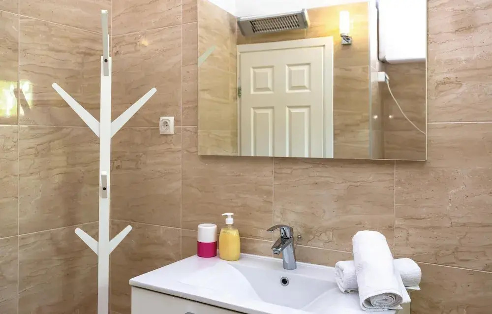 Beautiful Home in Gornji Tucepi With Wifi and 3 Bedrooms