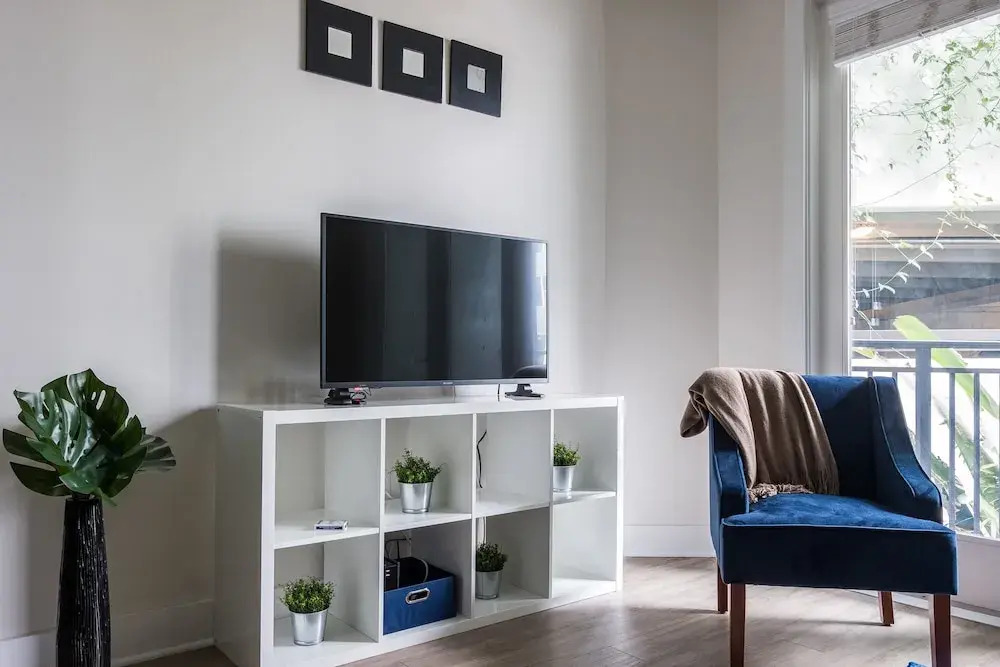 1 BR International Plaza Apt by Frontdesk