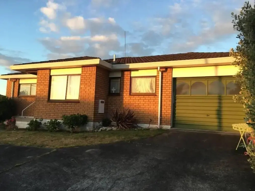 Sunny Holiday Home Near the Beach