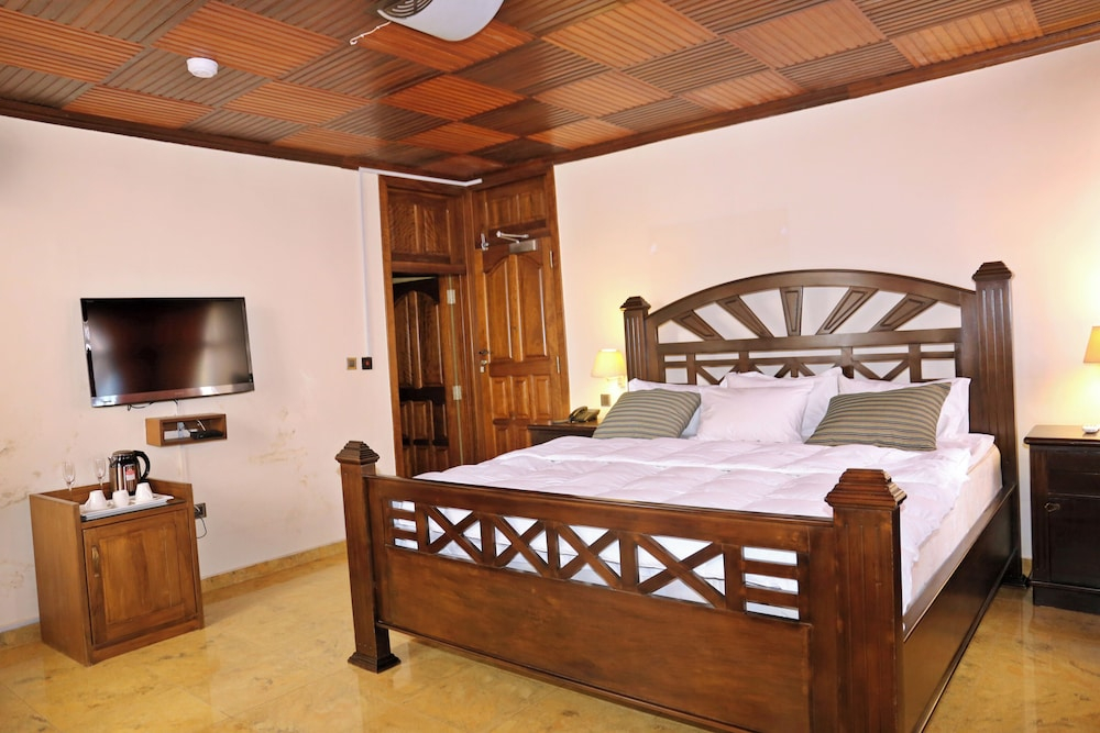 Village Courtyard Hotel