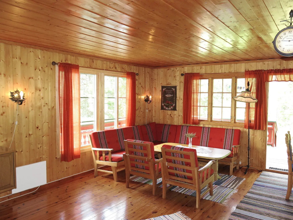 Holiday Home Midtholmen (SOW726)