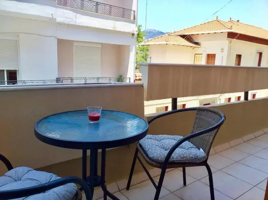 Central Artistic 2-Bedroom Apartment