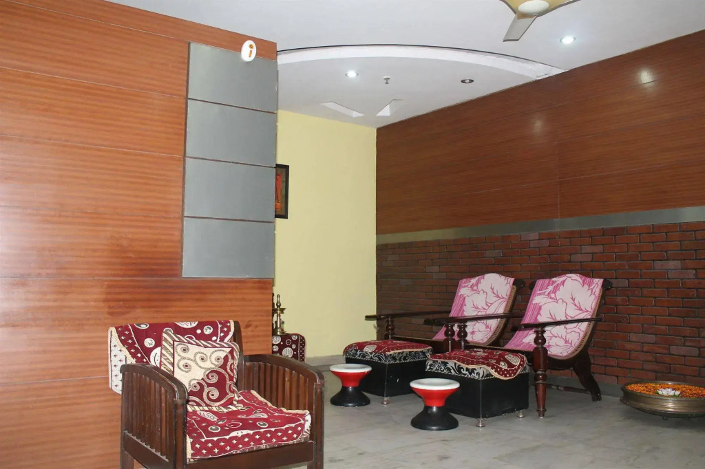 Hotel Apra Inn