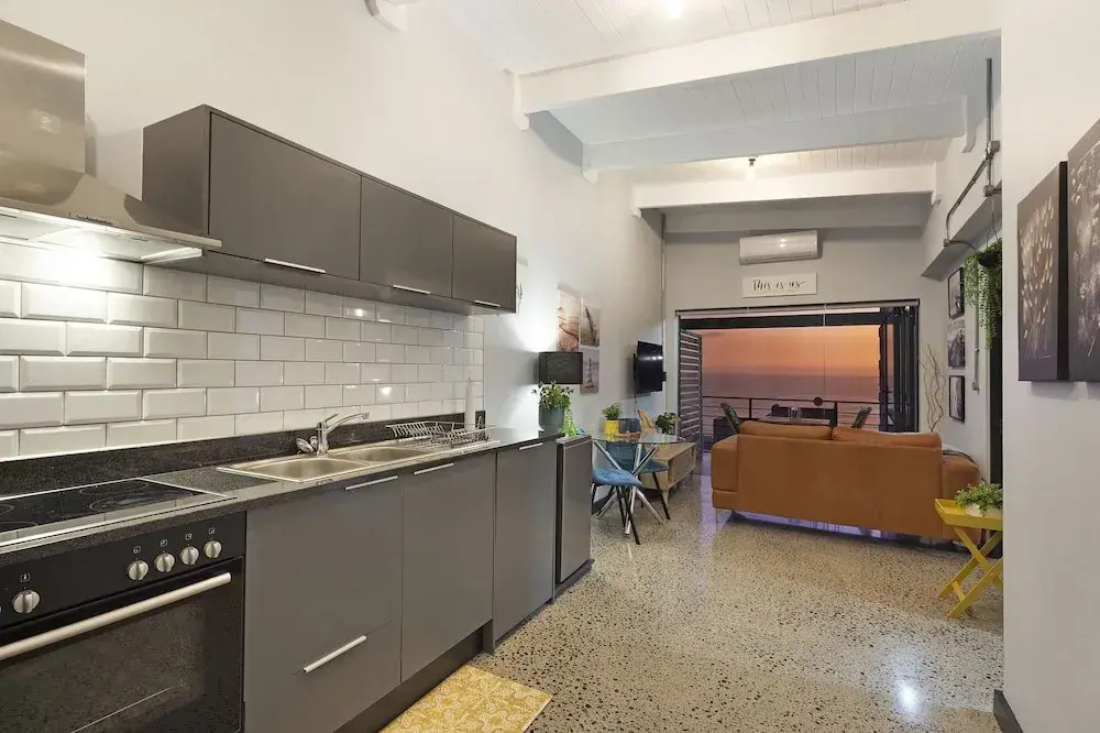 Manhattan On Coral Apartments