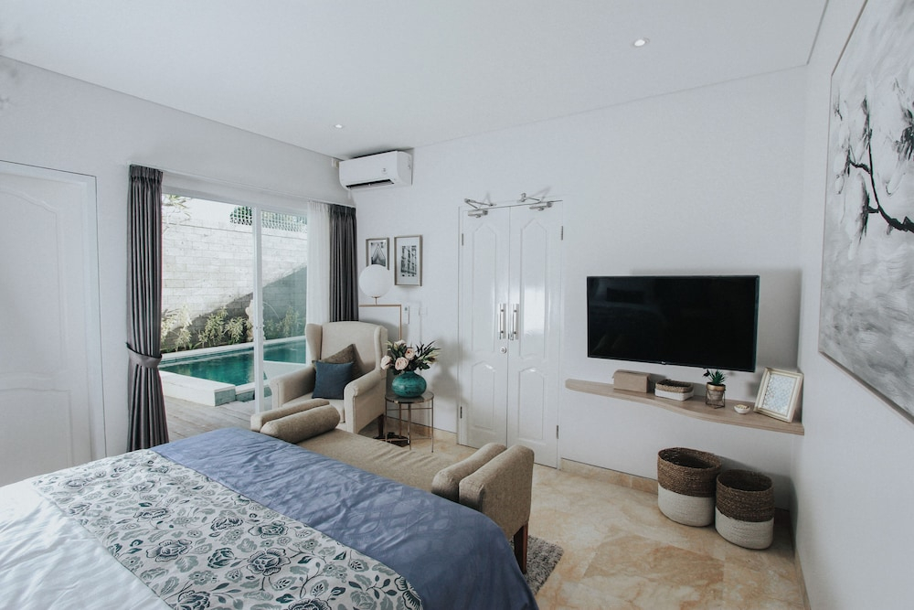 Saka Luxury Villa