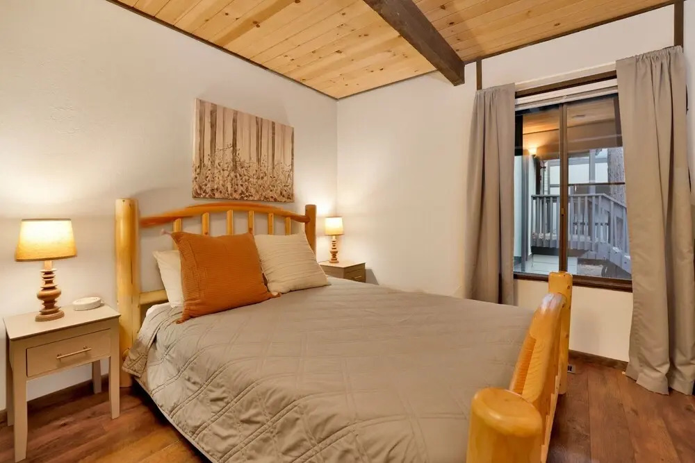 2256-q's Ski House 3 Bedroom Home by Redawning