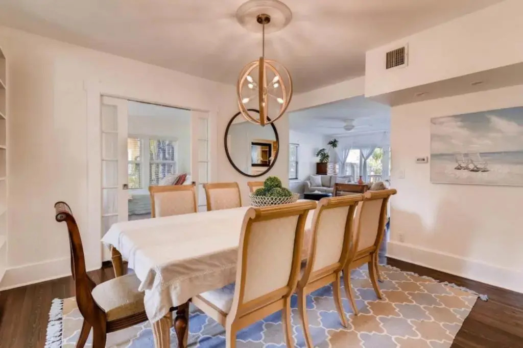 The Periwinkle House - 4bd-2ba - Sleep 10