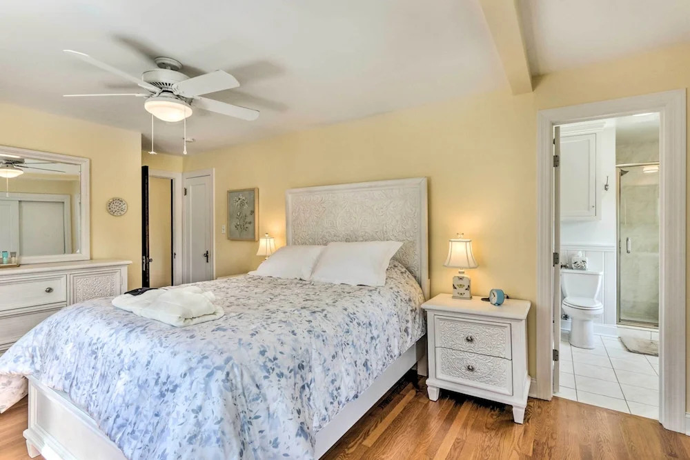Walkable New Haven Retreat w/ Ocean Views!