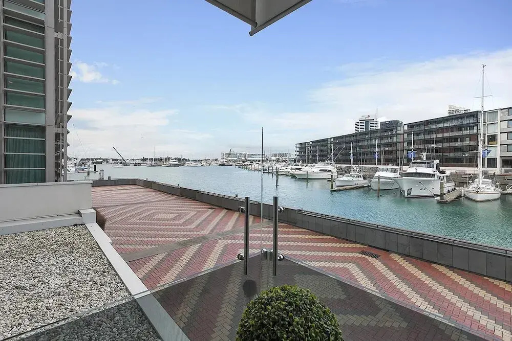 QV Modern Light filled Apartment - 751