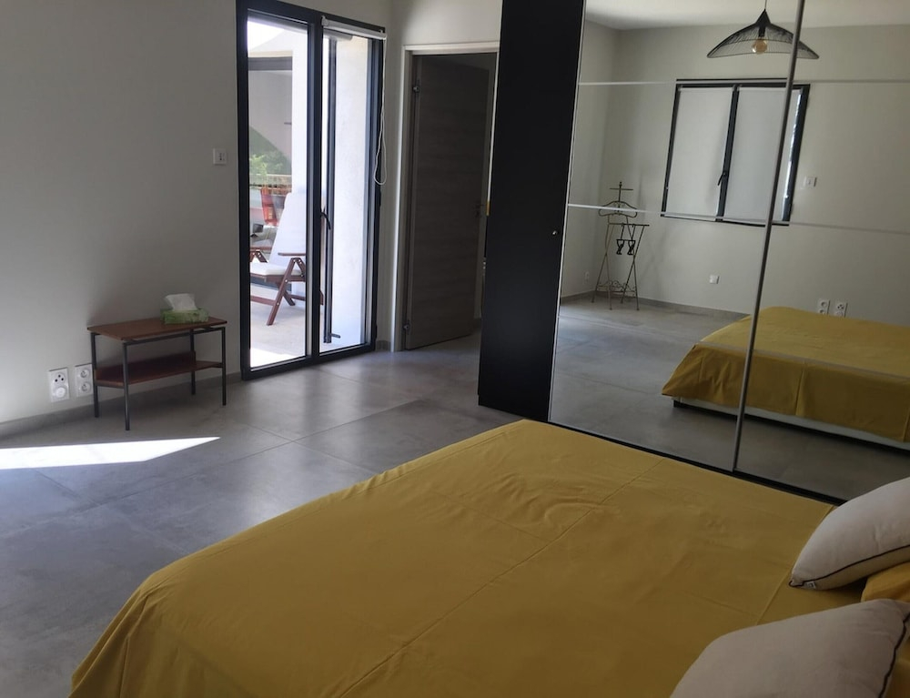 Gorgeous Mansion for 6 in Barjac