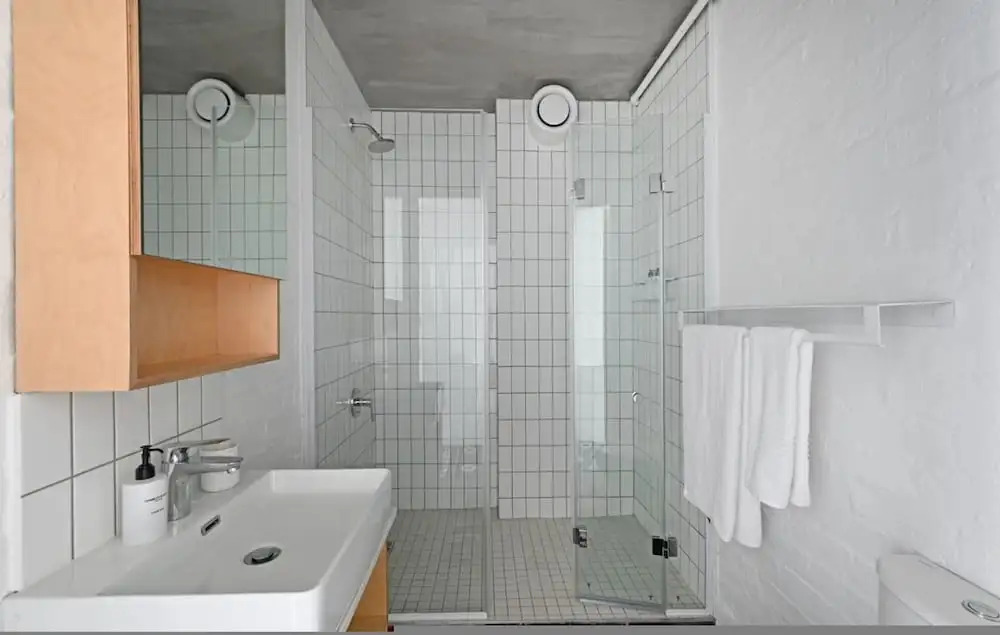 Modern 2-bed Bantry Bay 100m to Beach Ocean Bliss