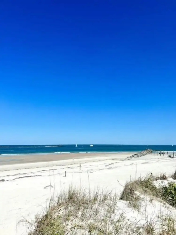 4BR Beach House Spacious Steps From Sand