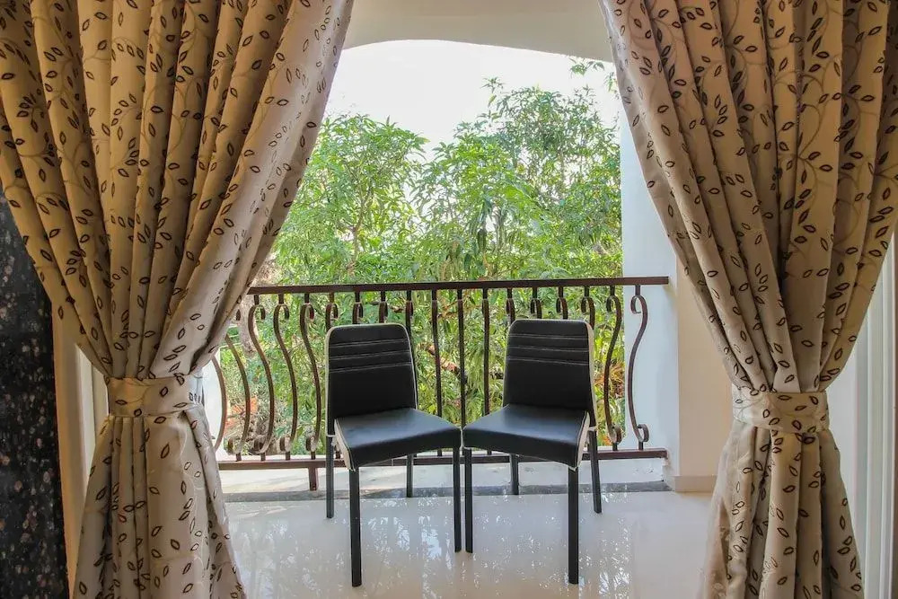 OYO 10973 Home Exotic 2BHK Pool View Siolim