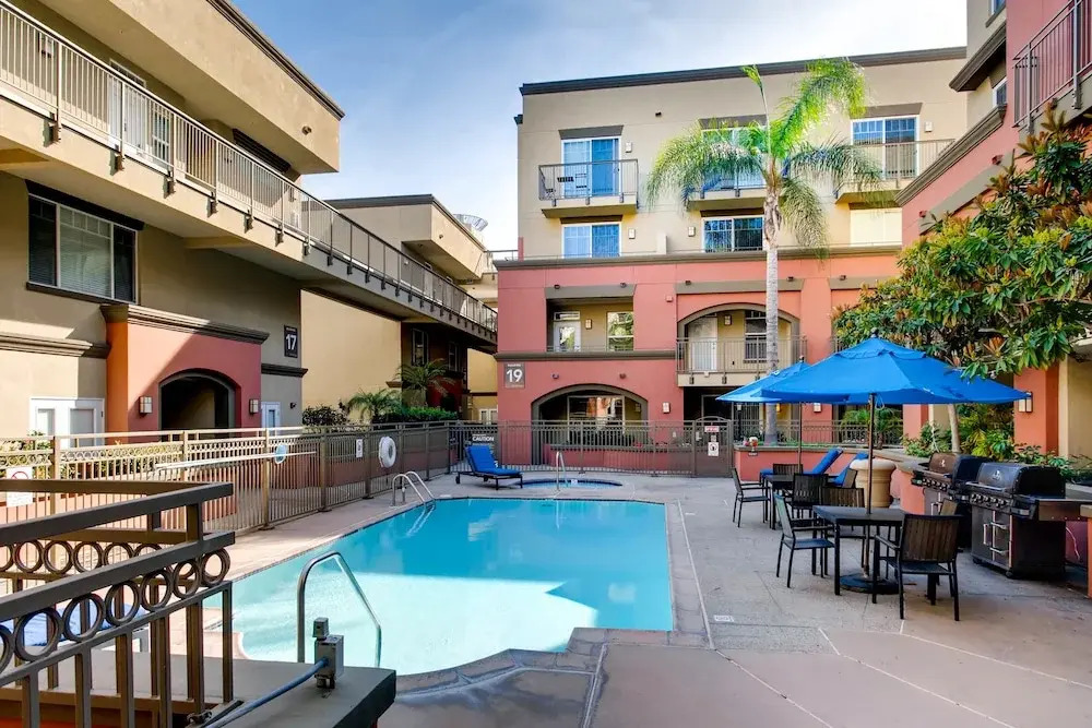 2 Bedroom Triplex Steps from Balboa Park