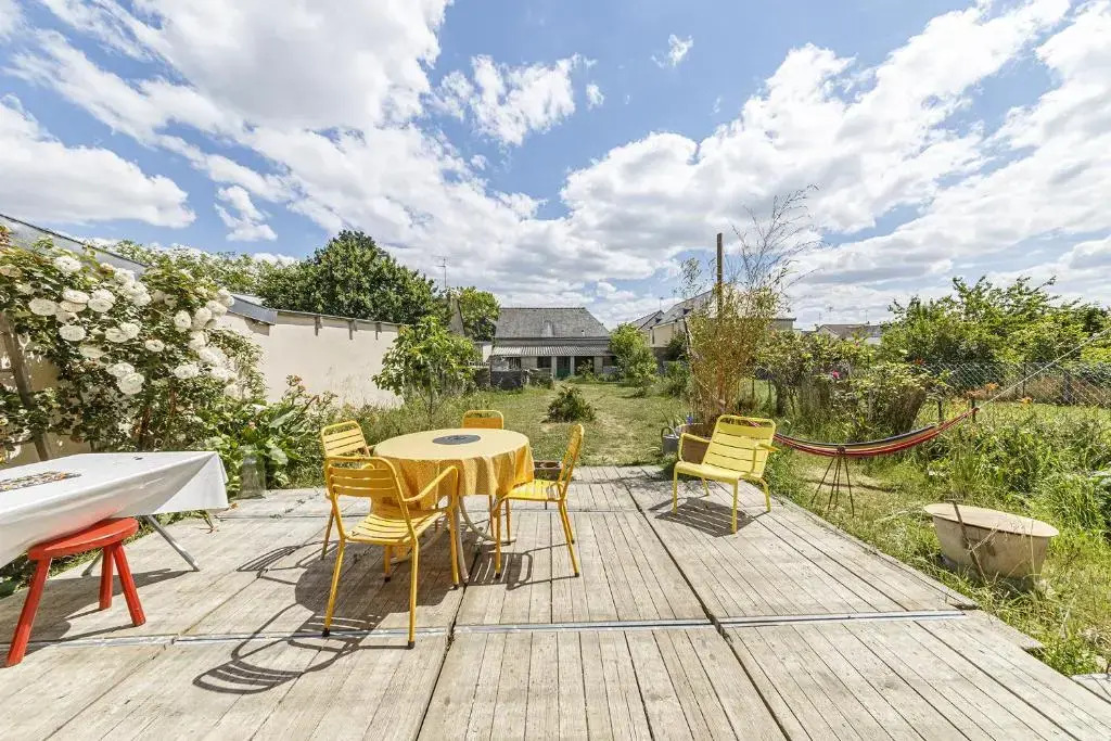Maison avec beau jardin au c ur d'Angers