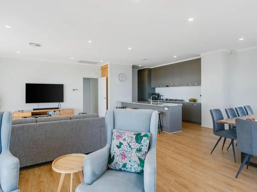14 Paradise Drive