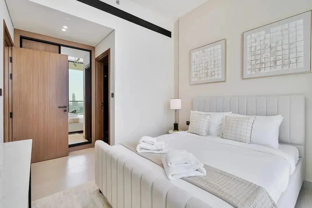 PVH - Elegant 1BR - Binghatti House