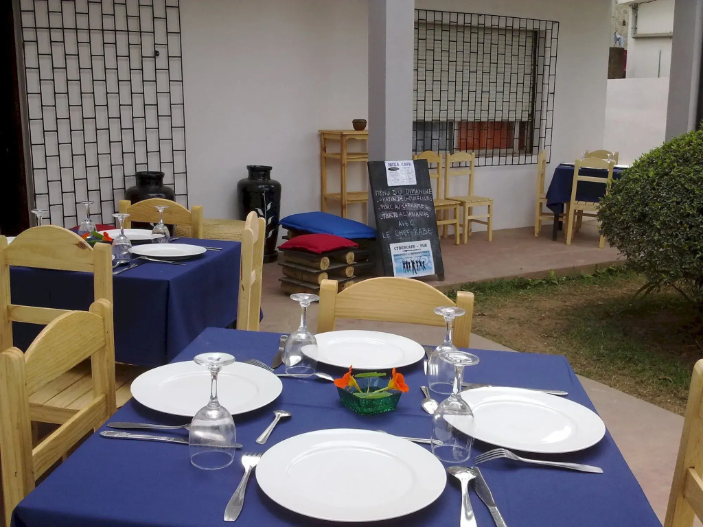 Villa Mahefa - WiFi Fibre - Parking & Jardin - Netflix - Hôtel proche RN1, RN4, RN7